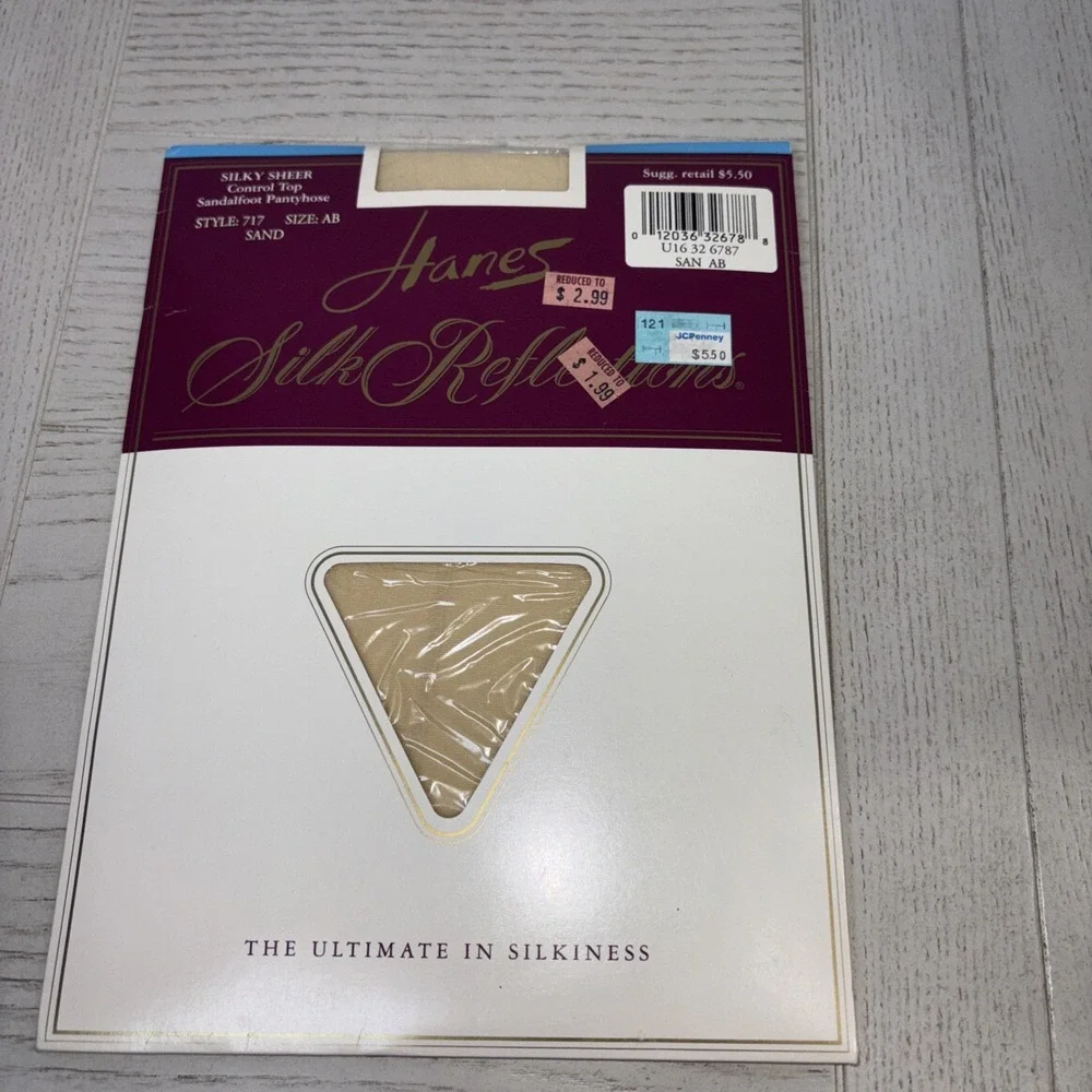 Vintage Hanes Silk Reflections Pantyhose AB Control Top Sand Color Style 717 NEW